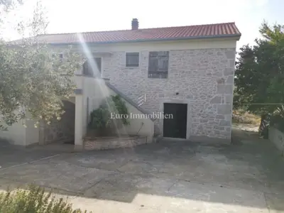 Haus zum Kauf in Ugljan, 91 m² - 2
