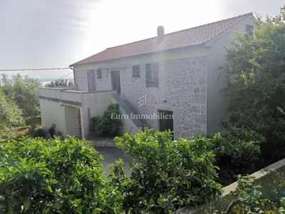 Kuća s 3 apartmana, Poljana na Ugljanu, vrt i mogućnost bazena