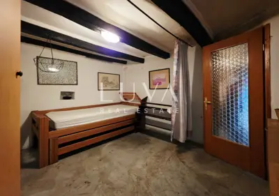 Stone house 221 m², Roč - quiet location and two covered terraces - 9
