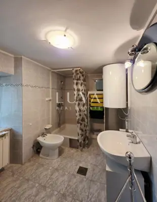 Stone house 221 m², Roč - quiet location and two covered terraces - 17