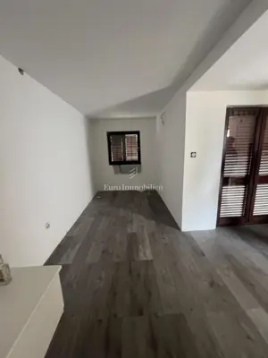 Polovica kuće, Povljana - 140 m od plaže, 3 apartmana - 4