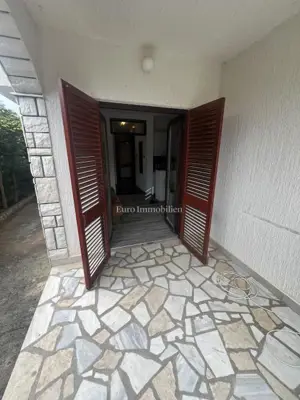 Polovica kuće, Povljana - 140 m od plaže, 3 apartmana - 11