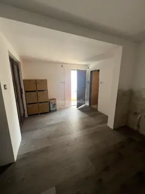Polovica kuće, Povljana - 140 m od plaže, 3 apartmana - 5