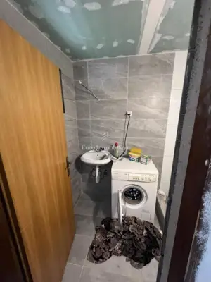 Polovica kuće, Povljana - 140 m od plaže, 3 apartmana - 8