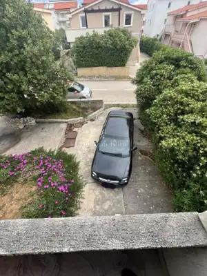 Polovica kuće, Povljana - 140 m od plaže, 3 apartmana - 21