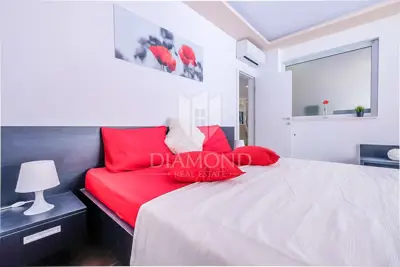 Kuća 615 m², Svetvinčenat - bazen i okućnica - 18