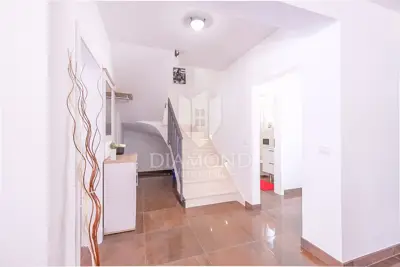 Kuća 615 m², Svetvinčenat - bazen i okućnica - 17