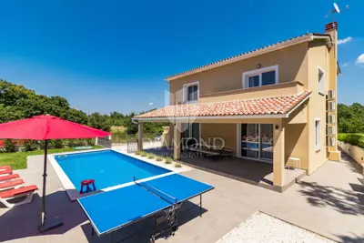 Kuća 615 m², Svetvinčenat - bazen i okućnica - 4