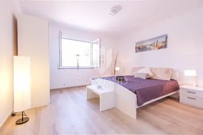 Kuća 615 m², Svetvinčenat - bazen i okućnica - 20