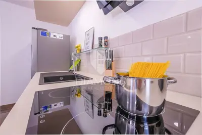 Kuća 615 m², Svetvinčenat - bazen i okućnica - 12