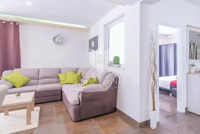 Kuća 615 m², Svetvinčenat - bazen i okućnica - 10