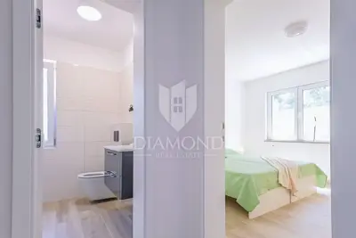 Kuća 615 m², Svetvinčenat - bazen i okućnica - 14