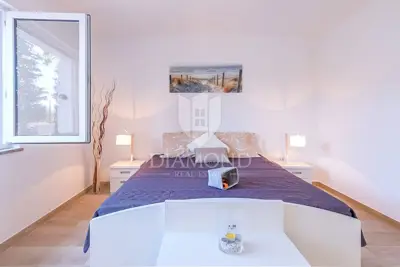 Kuća 615 m², Svetvinčenat - bazen i okućnica - 21