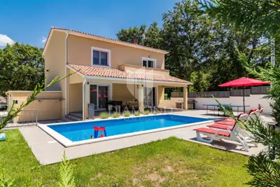Kuća 615 m², Svetvinčenat - bazen i okućnica - 2
