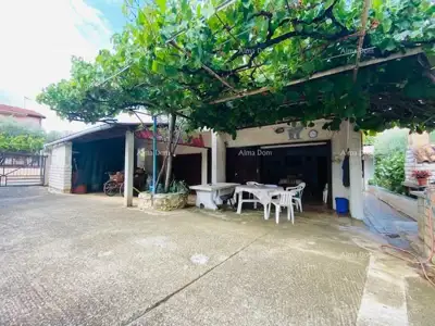 Kuća 146 m², Pula - Arsenal, 6 spavaćih soba - 4
