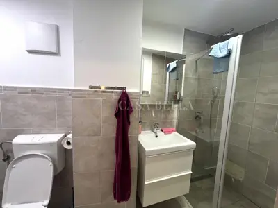 Crikveničko Zaleđe, Grižane - kuća s tri stana i garažom - 10