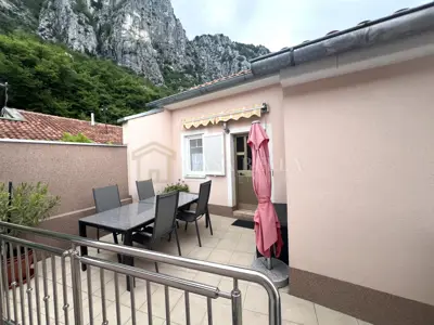 Crikveničko Zaleđe, Grižane - kuća s tri stana i garažom - 19