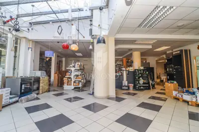 Commercial space 407 m², Pula Centar, storefront along the main road - 2