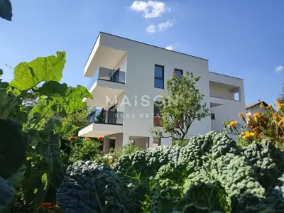 Zagreb, Remete - urbana vila s dva stana