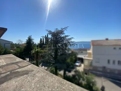 Crikvenica, Dramalj - etaža kuće (roh-bau) 200m od mora