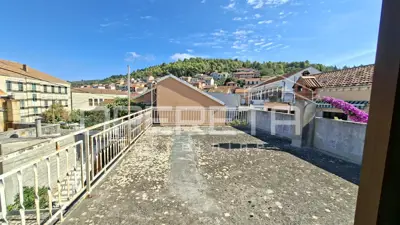 Kuća u centru Vele Luke, zajednički dvor i blizina mora - 10