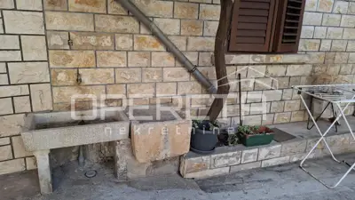 Kuća u centru Vele Luke, zajednički dvor i blizina mora - 4