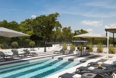 Exklusive Villa mit Pool und Tennisplatz - 2