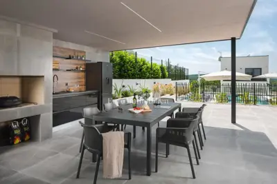 Exklusive Villa mit Pool und Tennisplatz - 3