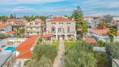 Kuća 243 m², Umag - 1. red do mora - 11