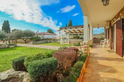 Kuća 243 m², Umag - 1. red do mora - 12