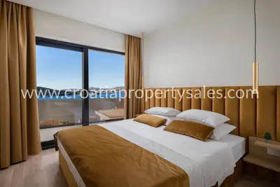 Villa in Rogoznica, Meerblick und Überlaufpool - 4