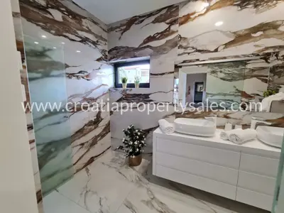 Villa in Rogoznica, Meerblick und Überlaufpool - 7