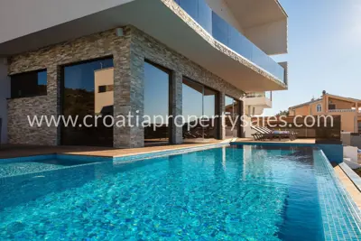 Villa in Rogoznica, Meerblick und Überlaufpool - 3