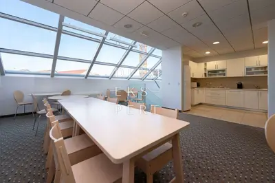 Sloboština, Uredski prostor za zakup - 290 m²