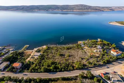 Građevinsko zemljište 1.000 m², Seline - prvi red do mora