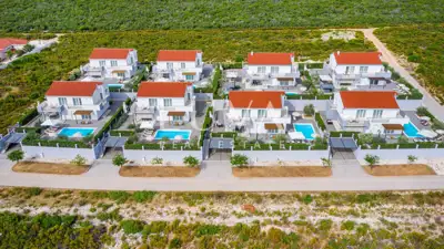 Resort 1.630 m², Debeljak kraj Sukošana - 8 Häuser mit Pools