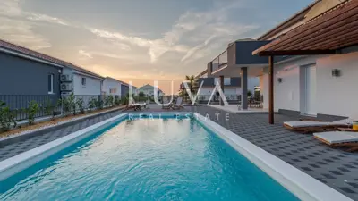 Resort 1.630 m², Debeljak kraj Sukošana - 8 kuća s bazenima - 6