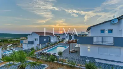 Resort 1.630 m², Debeljak kraj Sukošana - 8 kuća s bazenima - 7
