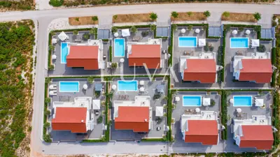 Resort 1.630 m², Debeljak kraj Sukošana - 8 kuća s bazenima - 3