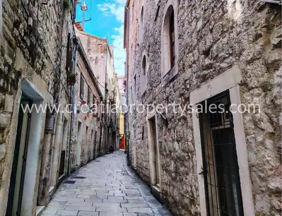 Apartment 88 m², Split - next to Diocletian's Palace - 1