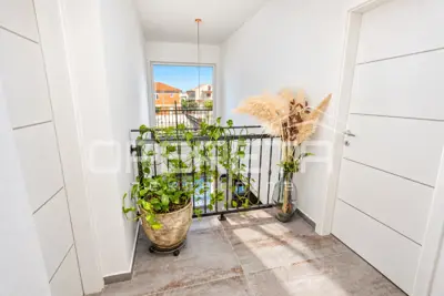 Kuća 150 m², Vodice - centar, bazen i krovna terasa - 8