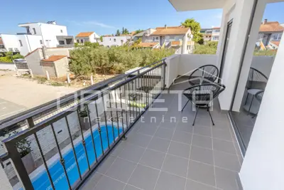 Kuća 150 m², Vodice - centar, bazen i krovna terasa - 17