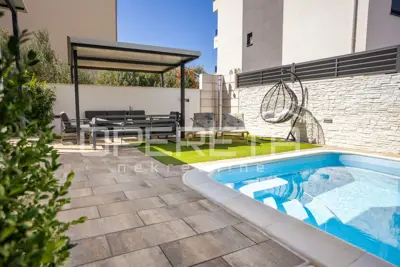 Kuća 150 m², Vodice - centar, bazen i krovna terasa - 22