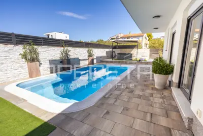 Kuća 150 m², Vodice - centar, bazen i krovna terasa - 4