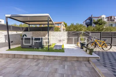 Kuća 150 m², Vodice - centar, bazen i krovna terasa - 14