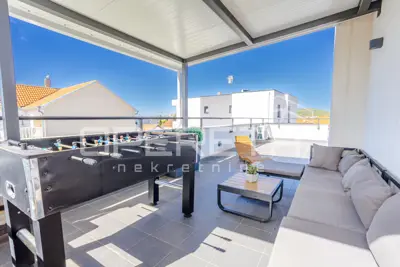 Kuća 150 m², Vodice - centar, bazen i krovna terasa - 3