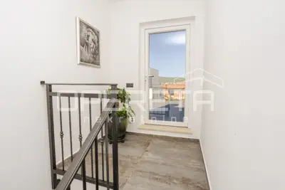 Kuća 150 m², Vodice - centar, bazen i krovna terasa - 9