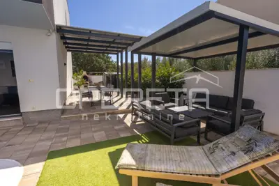 Kuća 150 m², Vodice - centar, bazen i krovna terasa - 18