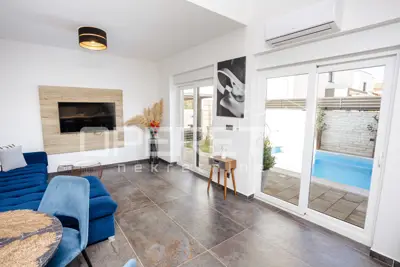 Kuća 150 m², Vodice - centar, bazen i krovna terasa - 13