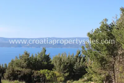 Građevinsko zemljište 1.857 m², Omiš - ravno i pogodno za gradnju - 2